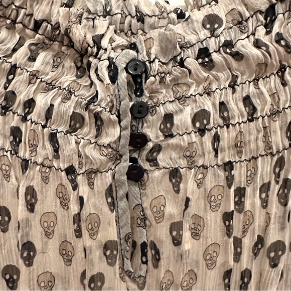 Zara Basic Skull Print Off-The-Shoulder Smocked Blouse - Picture 4 of 10